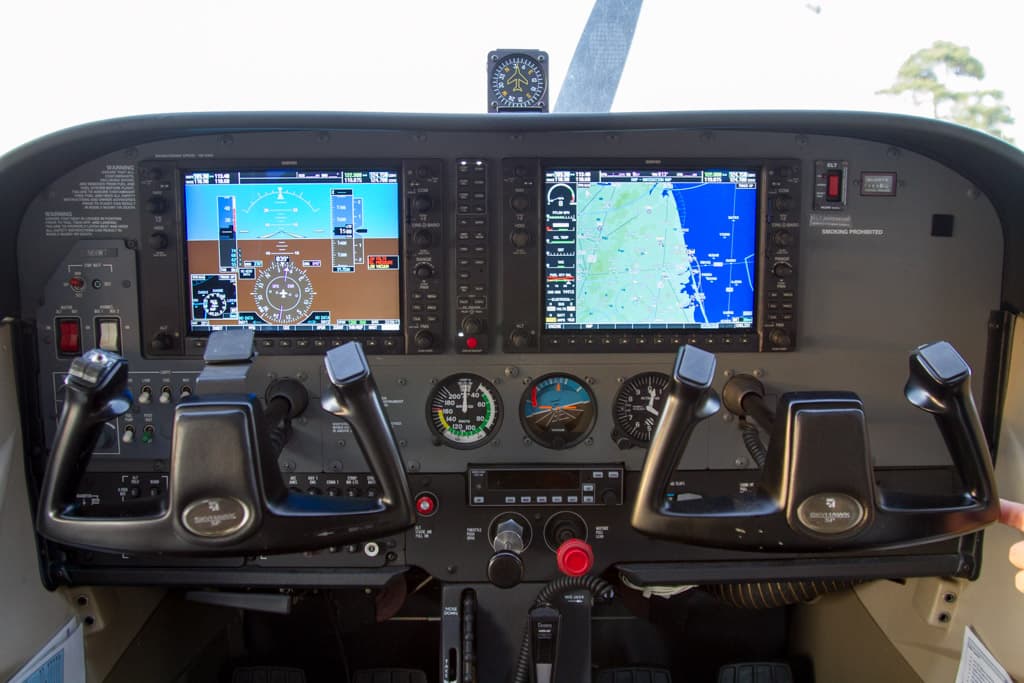 Cessna 172S N61WT — photo 2